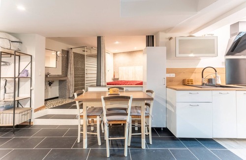 Vedene Apartment | Apartment 'Chez Patricia En Provence' with Shared Pool, Wi-Fi and Air Conditioning
