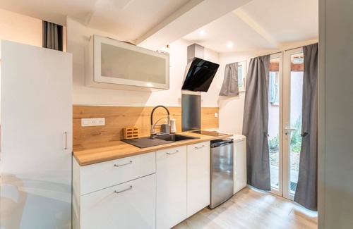 Vedene Apartment | Apartment 'Chez Patricia En Provence' with Shared Pool, Wi-Fi and Air Conditioning