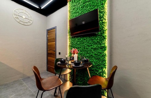 Kostroma Apartment | Pet-Friendly Apartment Chicago with 10/10 Guest Ratings