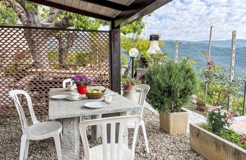 Valloria Apartment | Family-Friendly Apartment Ciclamino with Pool & Hot Tub
