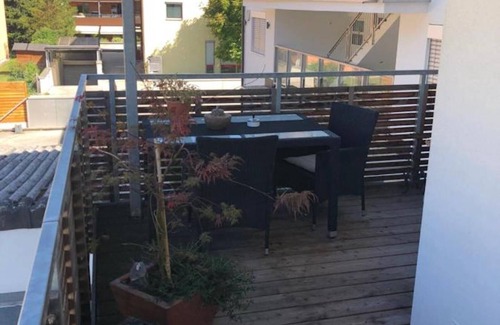 Innsbruck Apartment | Scenic Apartment 'Citybergblick' with Mountain View & Balcony