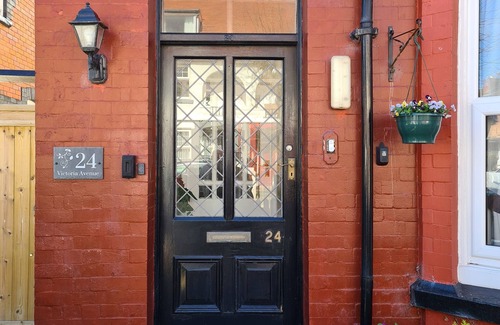 Llandudno Apartment | Perfect Getaway: Apartment Near Llandudno Sea Front