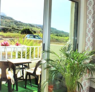 Għadira Apartment | Apartment close to the beach, fully equipped, unique and cosy with balconies