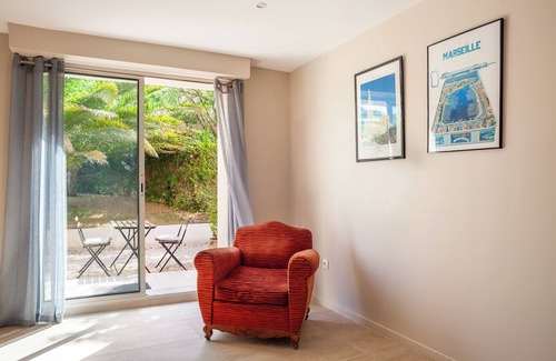 Les Camoins Apartment | Inviting Apartment 'Cocon Avec Piscine Et Jardin' Awaits