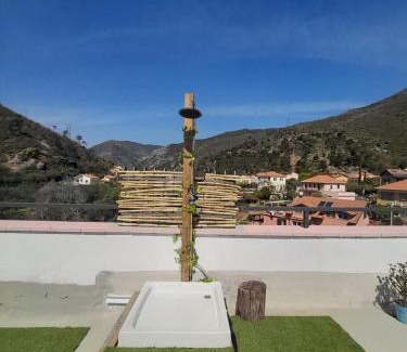 Cisano sul Neva Apartment | Oceanfront Apartment Coffee Time with Breakfast & Pet-Friendly