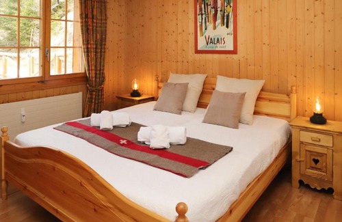 Champex-Lac Apartment | Oceanfront Retreat: Apartment Colline 1 by Interhome