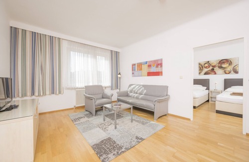 Hernals Apartment | Comfortable Apartment F21: Kid-Friendly Stay with Kitchen