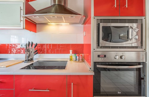 Ambroz Apartment | Apartment 'Con Vistas A Las Montañas' with Mountain View, Wi-Fi and Air Conditioning