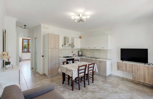 Bomerano Apartment | Apartment 'Confortevole Chalet Degli Dei' with Mountain View, Private Terrace and Wi-Fi