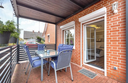 Winsen an der Aller Apartment | Cozy Apartment 'Connys' with Private Terrace & Ocean Views