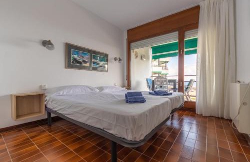 Creixell Apartment | Oceanfront Apartment Constellacio: Family & Pet Friendly Escape