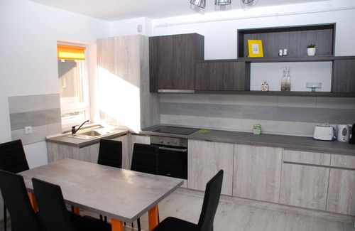 Tractorul Apartment | Cozy Apartment Coresi in Brasov with Family-Friendly Amenities