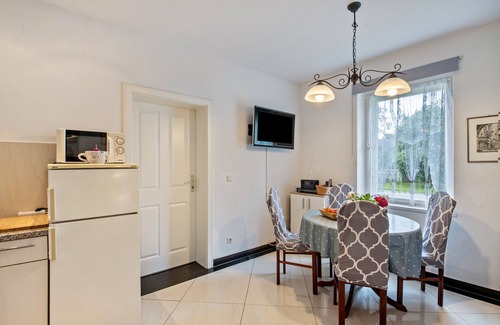 Gottscheina Apartment | Apartment 'Creutzer' with Shared Terrace, Private Garden and Wi-Fi