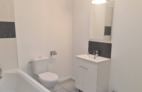 Croix Apartment | Cozy Apartment Croix Metro: Pet and Child Friendly Stay