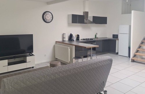 Croix Apartment | Cozy Apartment Croix Metro: Pet and Child Friendly Stay