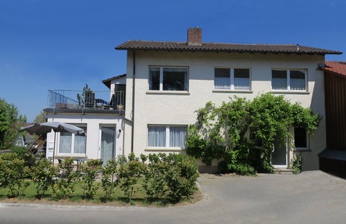 Dingelsdorf Apartment | Apartment 'D2, 60qm' with Private Terrace, Shared Garden and Wi-Fi