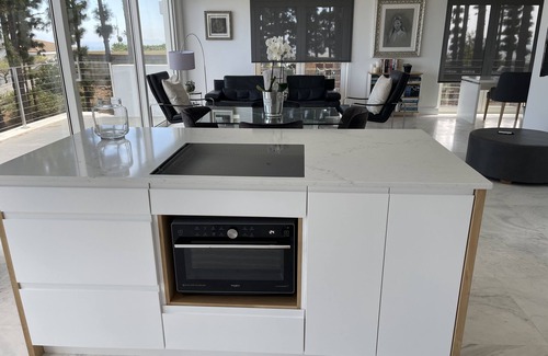 Somerset West Apartment | Cozy Apartment Da Vinci: Oceanfront Views & Pool Access