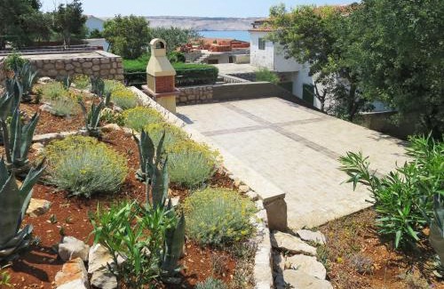 Prizna Apartment | Oceanfront Apartment Daniel - KBG404 with Child-Friendly Features