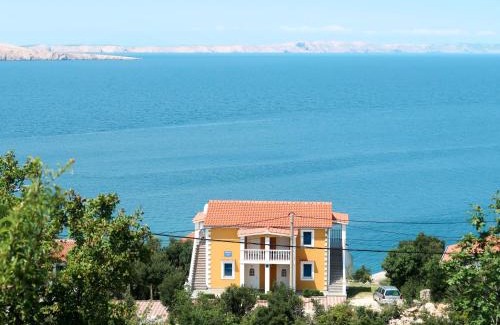 Prizna Apartment | Oceanfront Apartment Daniel - KBG404 with Child-Friendly Features
