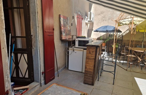 Ruoms Apartment | Apartment 'De Charme' with Private Terrace, Shared Garden and Wi-Fi