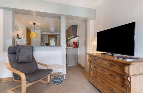 Munchweier Apartment | Cozy Apartment 'Fewo Max' with Balcony and Pet-Friendly Amenities
