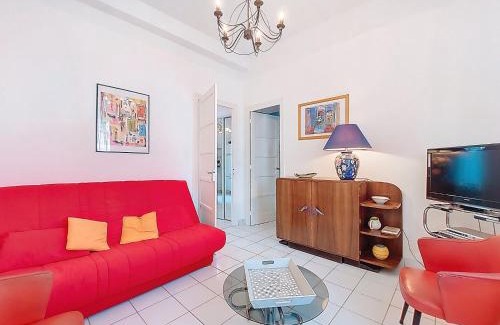 Pontaillac Apartment | Oceanfront Retreat: Apartment de la Plage et d'Angleterre