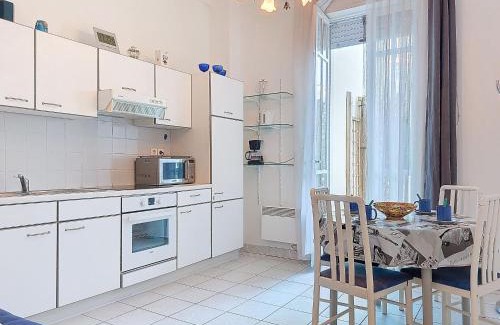 Pontaillac Apartment | Oceanfront Retreat: Apartment de la Plage et d'Angleterre
