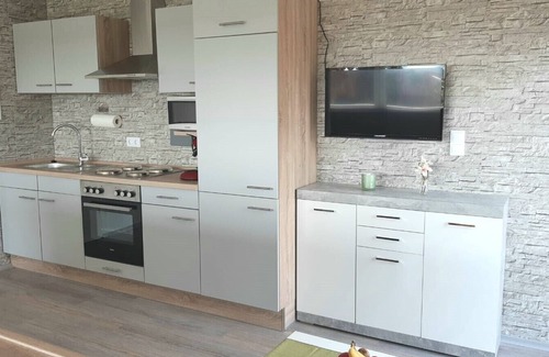Schweigen-Rechtenbach Apartment | Pet-Friendly Apartments am Sonnenberg with Ocean Views