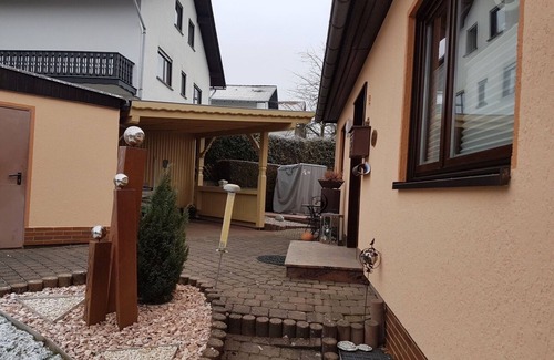 Marjoß Apartment | Cozy 'Gästehaus Petra Maisonette' with Terrace & Wi-Fi