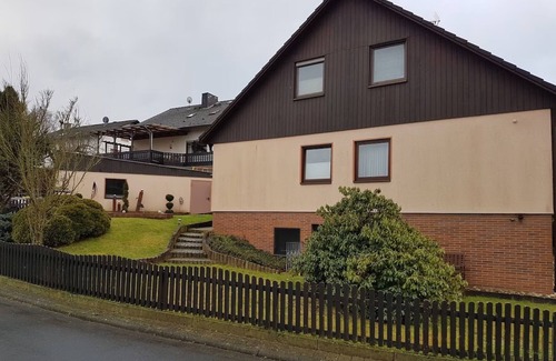 Marjoß Apartment | Cozy 'Gästehaus Petra Maisonette' with Terrace & Wi-Fi
