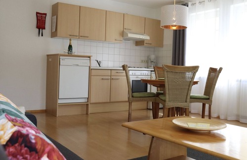 Unteruhldingen Apartment | Cozy Apartment No. 3 with Balcony & Breakfast Included