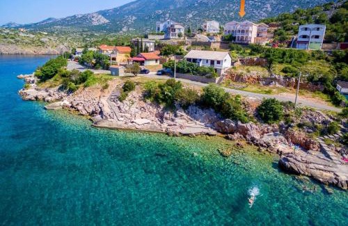Cesarica Apartment | Family-Friendly Apartment Delfin-7 with Pool and Ocean View