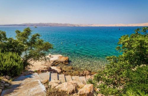 Cesarica Apartment | Family-Friendly Apartment Delfin-7 with Pool and Ocean View