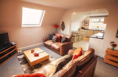 Gateshead Apartment | Deluxe Apartment with Garden View & Breakfast Included