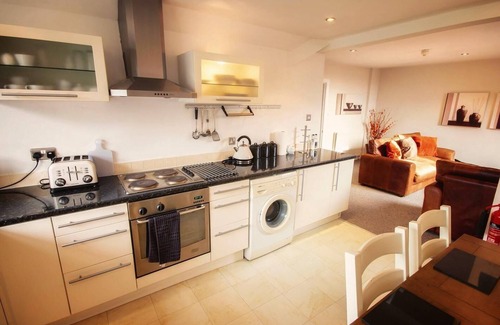 Gateshead Apartment | Deluxe Apartment with Garden View & Breakfast Included