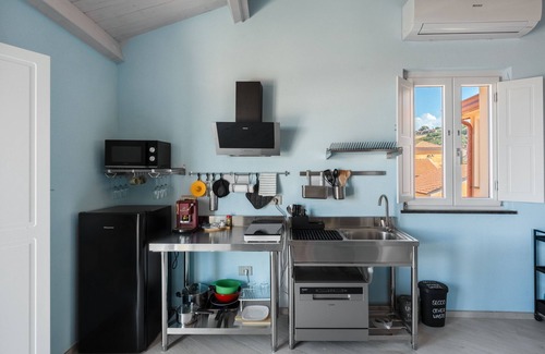Ascea Apartment | Apartment 'Deluxe Zenone' with Sea View, Wi-Fi and Air Conditioning