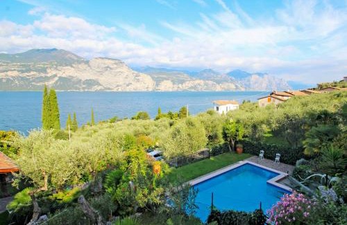 Magugnago Apartment | Family-Friendly Apartment Delvai-2 with Pool Access