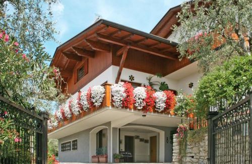 Magugnago Apartment | Family-Friendly Apartment Delvai-2 with Pool Access