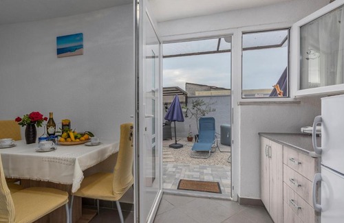 Kanfanar Apartment | Top-Rated Apartment Dida Sime with Inviting Whirlpool