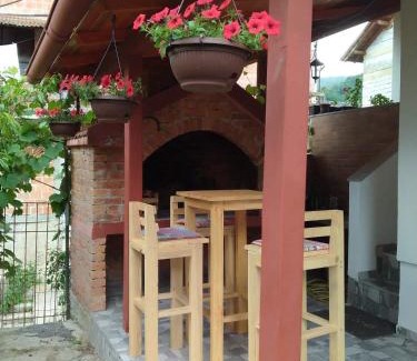 Kulen Vakuf Apartment | Oceanfront Apartment Dil: Guest Rated 9.4, Pool & Dining