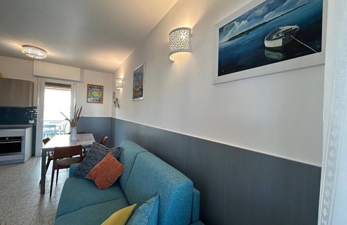 Santa Marinella Apartment | Apartment 'Dimora Azzurra' with Private Garden, Balcony and Air Conditioning