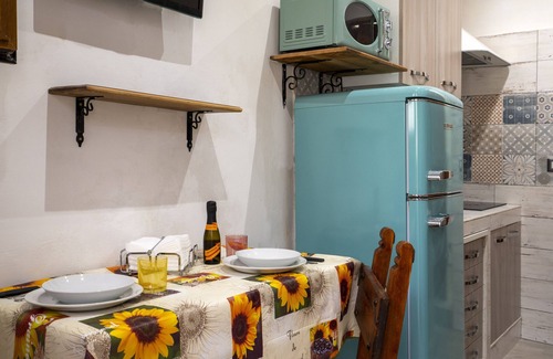 Mola di Bari Apartment | Charming Apartment 'Dimora Donna Lucrezia' with Ocean View