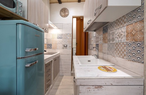 Mola di Bari Apartment | Charming Apartment 'Dimora Donna Lucrezia' with Ocean View