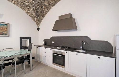 Cervo Apartment | Cozy Apartment 'Dipinti' with Oceanfront Views and Wi-Fi