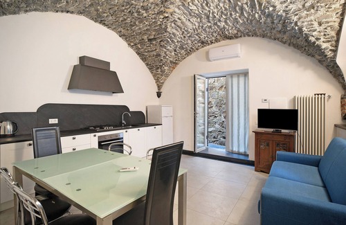 Cervo Apartment | Cozy Apartment 'Dipinti' with Oceanfront Views and Wi-Fi