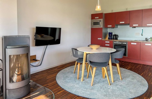 Muritz Apartment | Beautiful Apartment by the Lake with Balcony and Fireplace