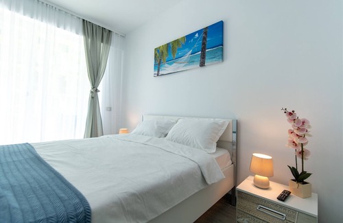 Mamaia-Sat Apartment | Apartment Dominic with pool access and sea view balcony