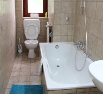 Herrenhausen Apartment | Family-Friendly Stay at Apartment Donau in a Prime Location