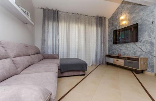 Trogir Apartment | Discover Apartment Dora: Family-Friendly Escape Rated 9.8