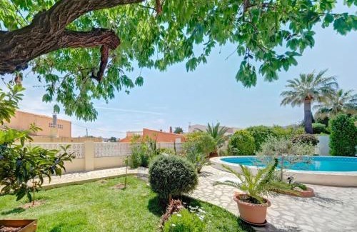 Calpe Apartment | Guest Rated 10/10: Apartment Doris with Pool & Family Fun